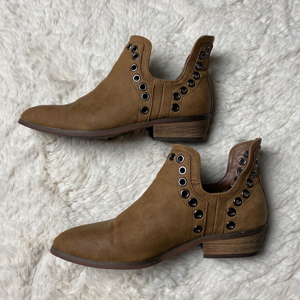 Forever 21 Pointy Toe Ankle Bootie Women's 5.5